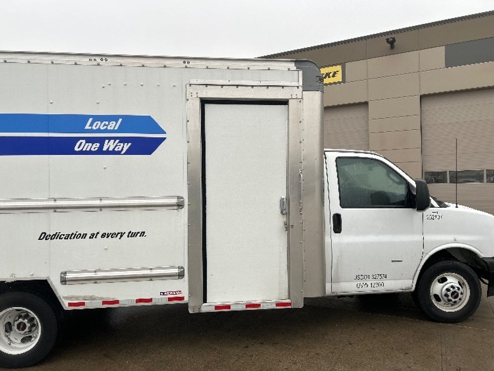 2022 Gmc Savana 3500 Cutaway photo 13