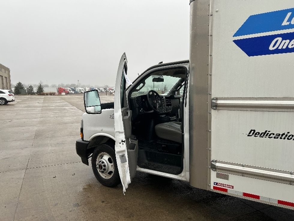 2022 Gmc Savana 3500 Cutaway photo 15