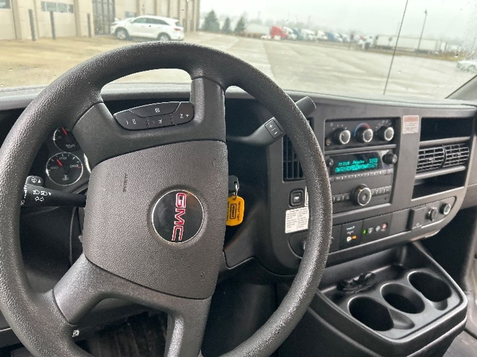 2022 Gmc Savana 3500 Cutaway photo 17