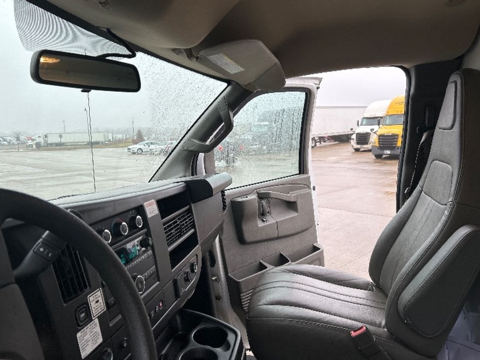 2022 Gmc Savana 3500 Cutaway photo 18