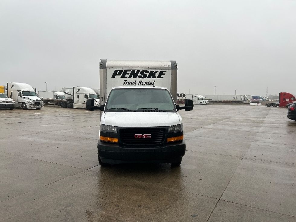 2022 Gmc Savana 3500 Cutaway photo 2