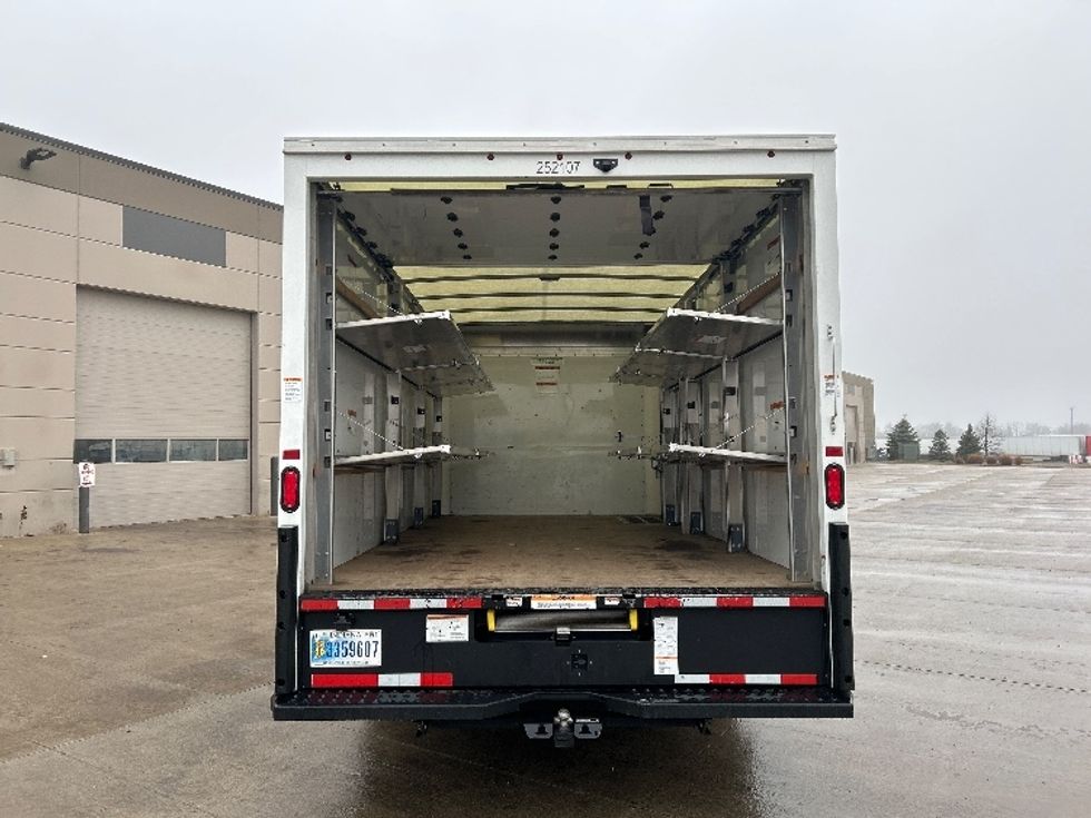 2022 Gmc Savana 3500 Cutaway photo 8