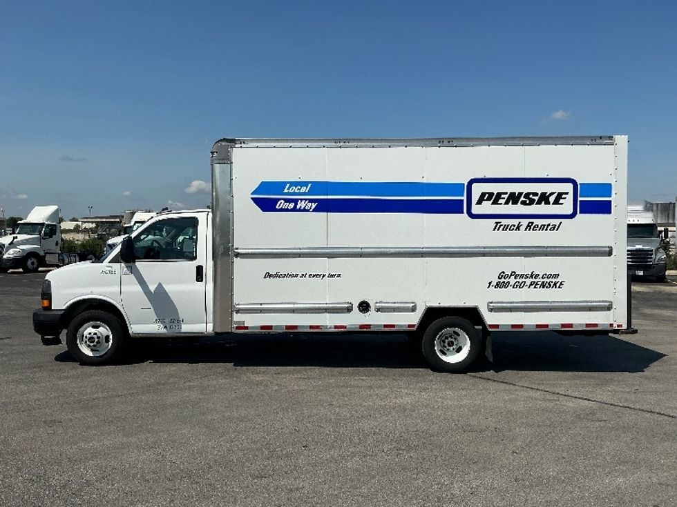 Light Duty Box Truck-Light and Medium Duty Trucks-GMC-2022-Savana G33903-East Chicago-IN-27,822\n\t\tmiles-$ 43,500 - Image 4