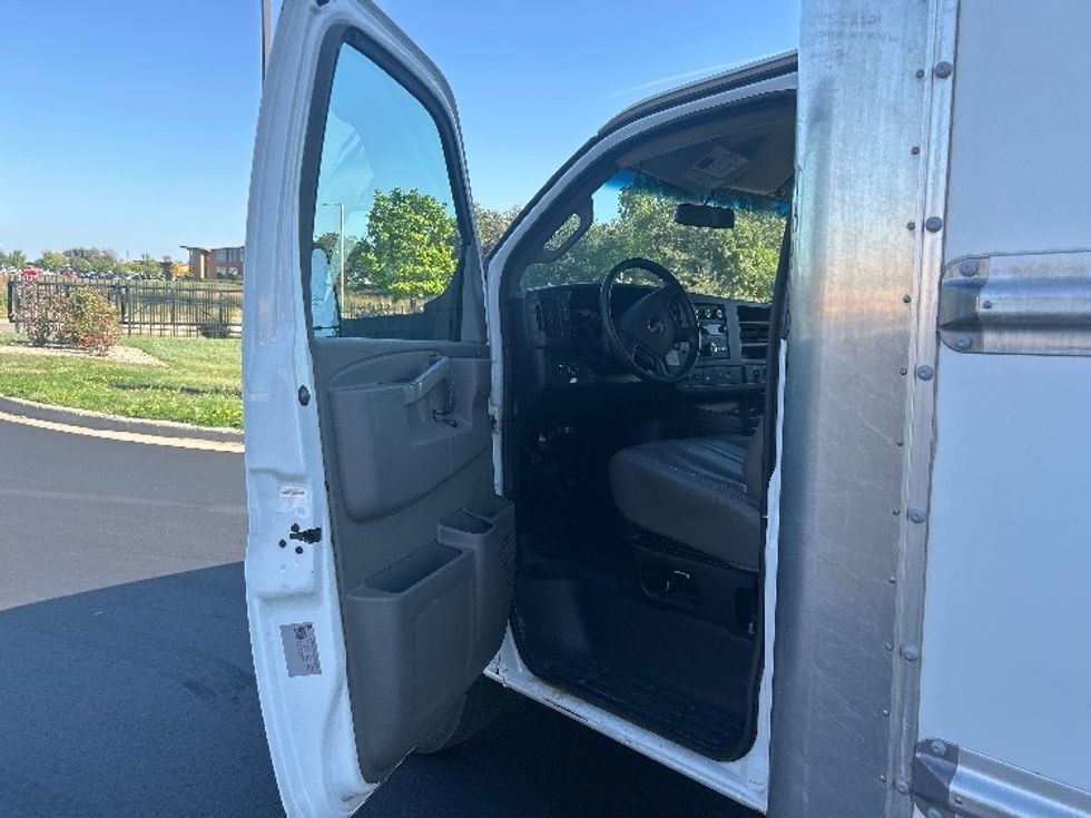 Light Duty Box Truck-Light and Medium Duty Trucks-GMC-2022-Savana G33903-East Chicago-IN-46,891\n\t\tmiles-$ 41,500 - Image 16