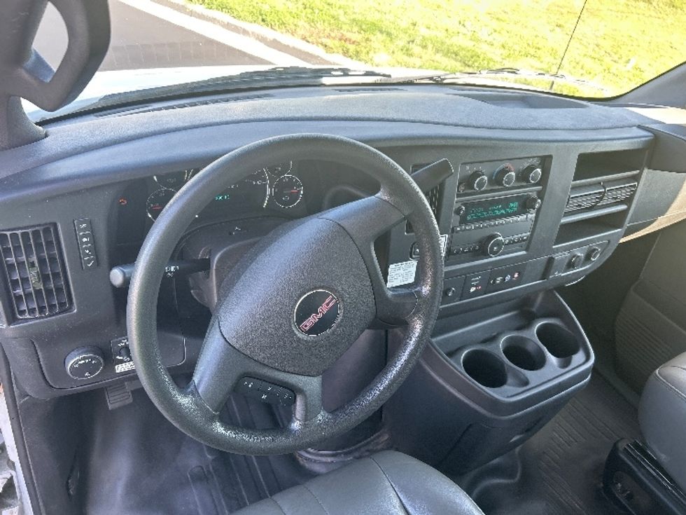 Light Duty Box Truck-Light and Medium Duty Trucks-GMC-2022-Savana G33903-East Chicago-IN-46,891\n\t\tmiles-$ 41,500 - Image 17