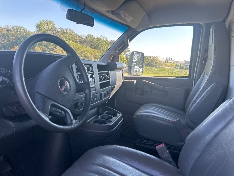 Light Duty Box Truck-Light and Medium Duty Trucks-GMC-2022-Savana G33903-East Chicago-IN-46,891\n\t\tmiles-$ 41,500 - Image 19