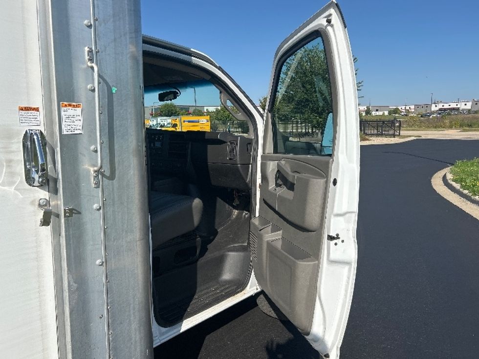 Light Duty Box Truck-Light and Medium Duty Trucks-GMC-2022-Savana G33903-East Chicago-IN-46,891\n\t\tmiles-$ 41,500 - Image 20