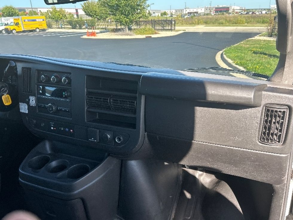 Light Duty Box Truck-Light and Medium Duty Trucks-GMC-2022-Savana G33903-East Chicago-IN-46,891\n\t\tmiles-$ 41,500 - Image 21