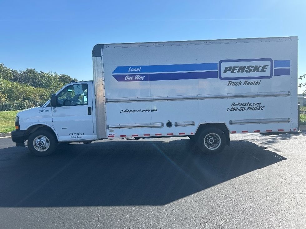 Light Duty Box Truck-Light and Medium Duty Trucks-GMC-2022-Savana G33903-East Chicago-IN-46,891\n\t\tmiles-$ 41,500 - Image 4