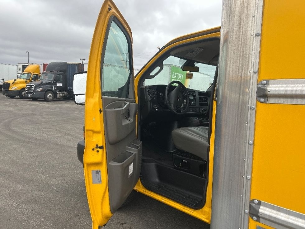Light Duty Box Truck-Light and Medium Duty Trucks-GMC-2022-Savana G33903-East Chicago-IN-52,210\n\t\tmiles-$ 34,250 - Image 15