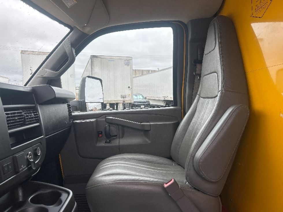 Light Duty Box Truck-Light and Medium Duty Trucks-GMC-2022-Savana G33903-East Chicago-IN-52,210\n\t\tmiles-$ 34,250 - Image 18