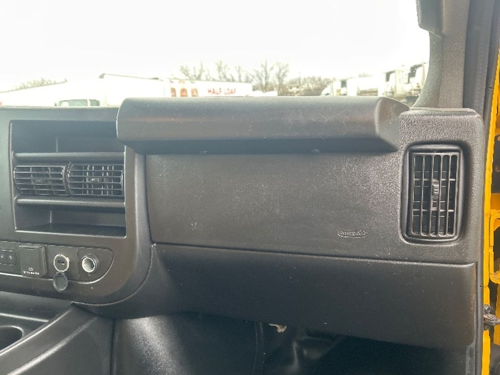 Light Duty Box Truck-Light and Medium Duty Trucks-GMC-2022-Savana G33903-East Chicago-IN-52,210\n\t\tmiles-$ 34,250 - Image 20