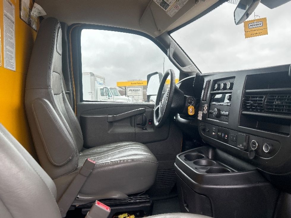 Light Duty Box Truck-Light and Medium Duty Trucks-GMC-2022-Savana G33903-East Chicago-IN-52,210\n\t\tmiles-$ 34,250 - Image 21