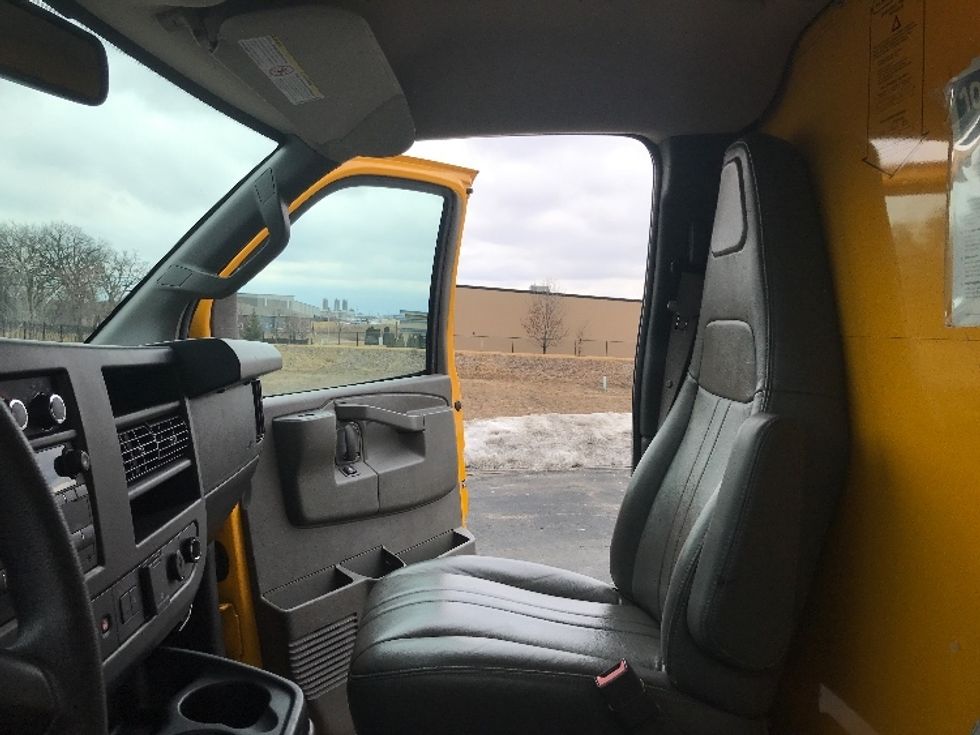 Light Duty Box Truck-Light and Medium Duty Trucks-GMC-2022-Savana G33903-East Chicago-IN-94,516\n\t\tmiles-$ 30,500 - Image 19