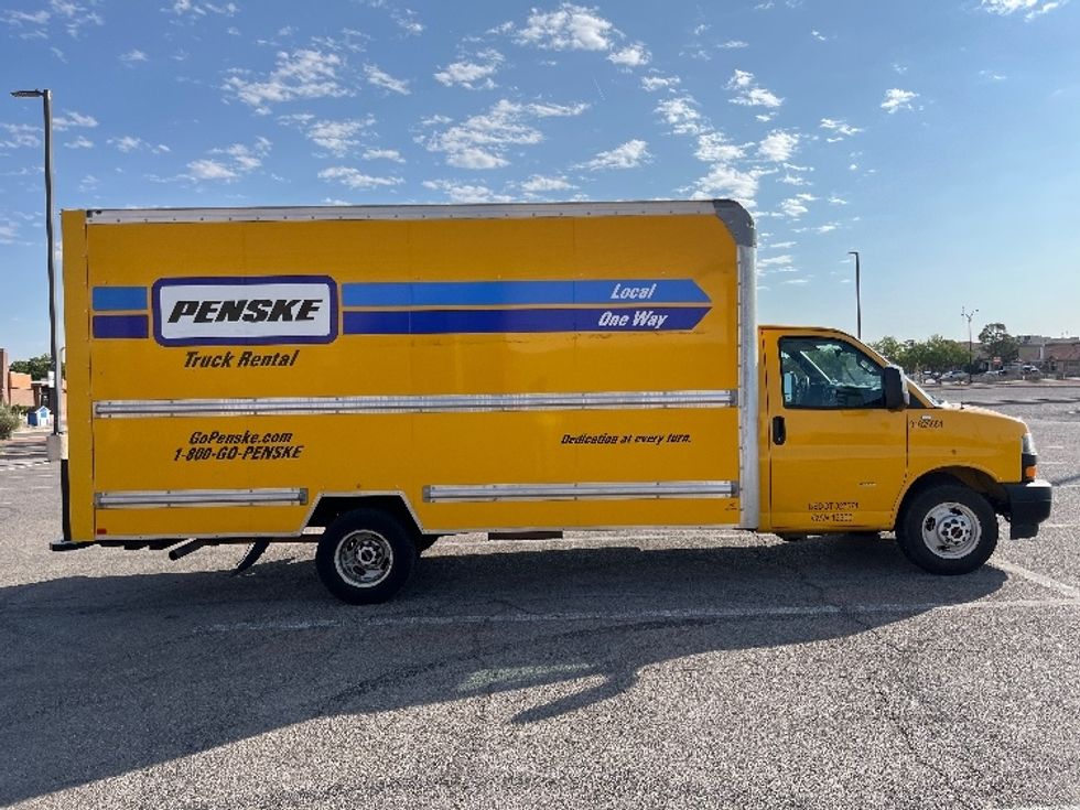 Light Duty Box Truck-Light and Medium Duty Trucks-GMC-2022-Savana G33903-El Paso-TX-104,707\n\t\tmiles-$ 27,000 - Image 15