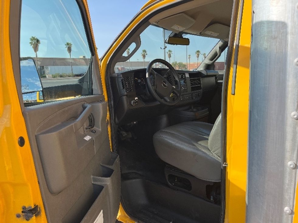 Light Duty Box Truck-Light and Medium Duty Trucks-GMC-2022-Savana G33903-El Paso-TX-104,707\n\t\tmiles-$ 27,000 - Image 16