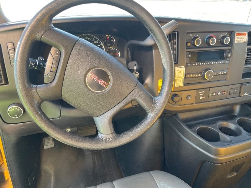 Light Duty Box Truck-Light and Medium Duty Trucks-GMC-2022-Savana G33903-El Paso-TX-104,707\n\t\tmiles-$ 27,000 - Image 17