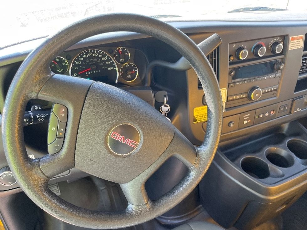 Light Duty Box Truck-Light and Medium Duty Trucks-GMC-2022-Savana G33903-El Paso-TX-104,707\n\t\tmiles-$ 27,000 - Image 18
