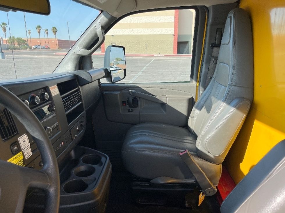 Light Duty Box Truck-Light and Medium Duty Trucks-GMC-2022-Savana G33903-El Paso-TX-104,707\n\t\tmiles-$ 27,000 - Image 19