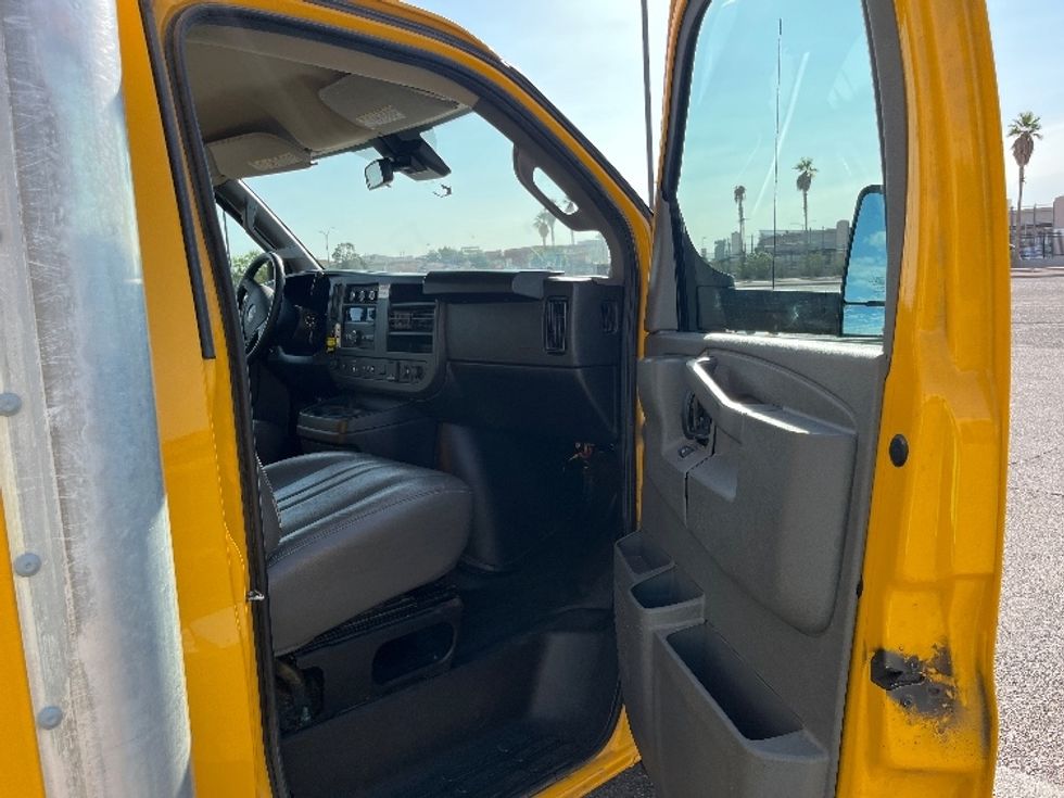 Light Duty Box Truck-Light and Medium Duty Trucks-GMC-2022-Savana G33903-El Paso-TX-104,707\n\t\tmiles-$ 27,000 - Image 20