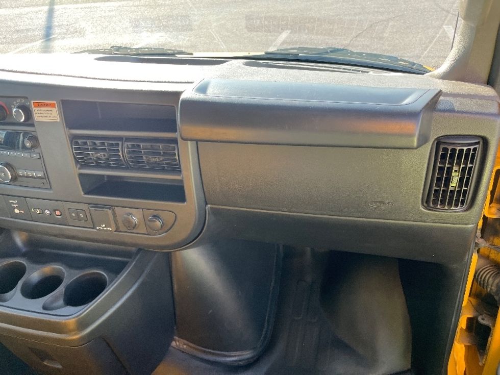 Light Duty Box Truck-Light and Medium Duty Trucks-GMC-2022-Savana G33903-El Paso-TX-104,707\n\t\tmiles-$ 27,000 - Image 21