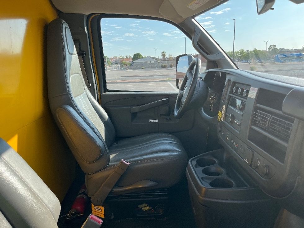 Light Duty Box Truck-Light and Medium Duty Trucks-GMC-2022-Savana G33903-El Paso-TX-104,707\n\t\tmiles-$ 27,000 - Image 22