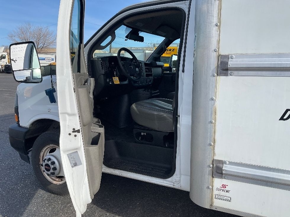 Light Duty Box Truck-Light and Medium Duty Trucks-GMC-2022-Savana G33903-El Paso-TX-110,764\n\t\tmiles-$ 27,500 - Image 16