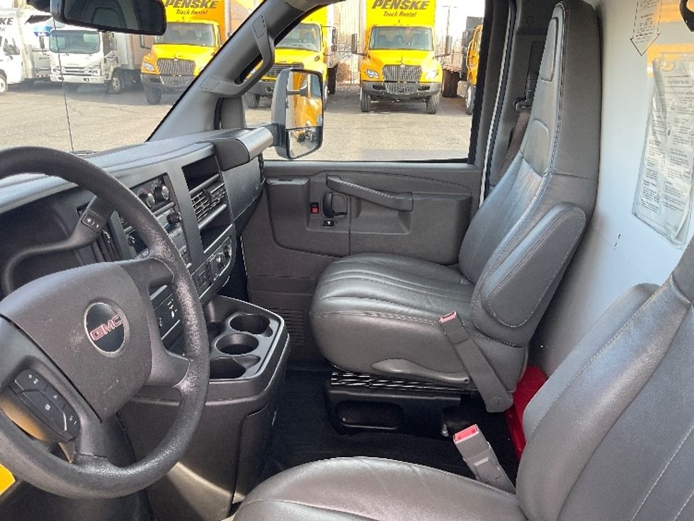 Light Duty Box Truck-Light and Medium Duty Trucks-GMC-2022-Savana G33903-El Paso-TX-110,764\n\t\tmiles-$ 27,500 - Image 17