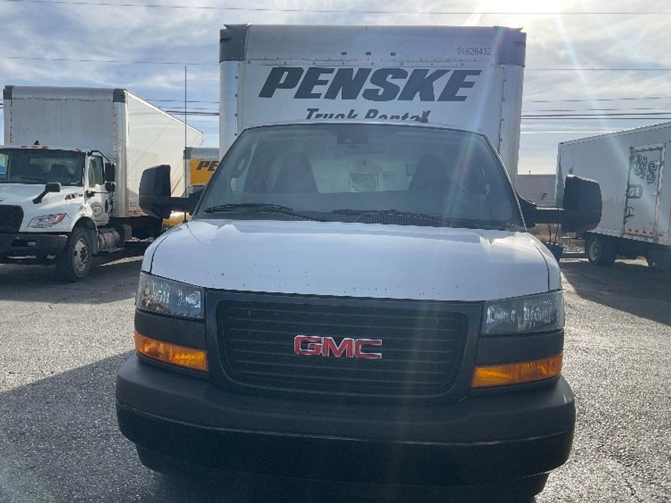 Light Duty Box Truck-Light and Medium Duty Trucks-GMC-2022-Savana G33903-El Paso-TX-110,764\n\t\tmiles-$ 27,500 - Image 2