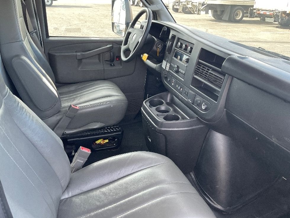 Light Duty Box Truck-Light and Medium Duty Trucks-GMC-2022-Savana G33903-El Paso-TX-110,764\n\t\tmiles-$ 27,500 - Image 20