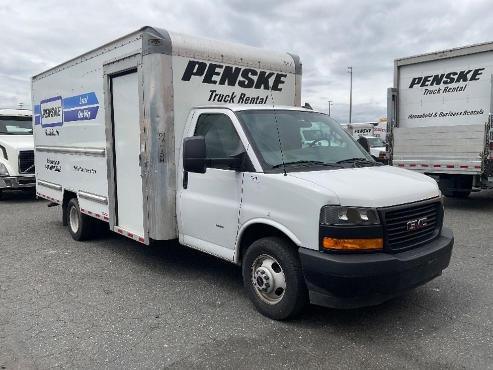 Light Duty Box Truck-Light and Medium Duty Trucks-GMC-2022-Savana G33903-El Paso-TX-33,683\n\t\tmiles-$ 43,250 - Image 1