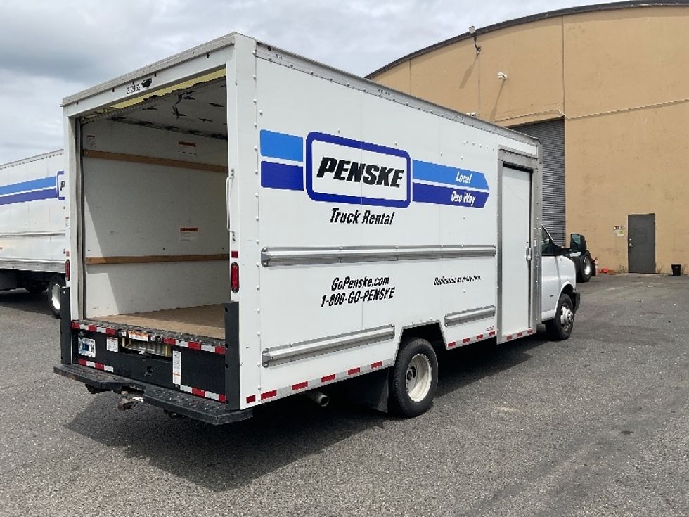 2022 Gmc Savana 3500 Cutaway photo 10