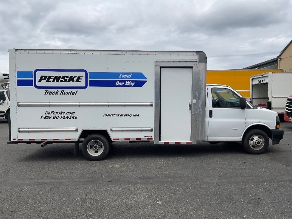 2022 Gmc Savana 3500 Cutaway photo 12