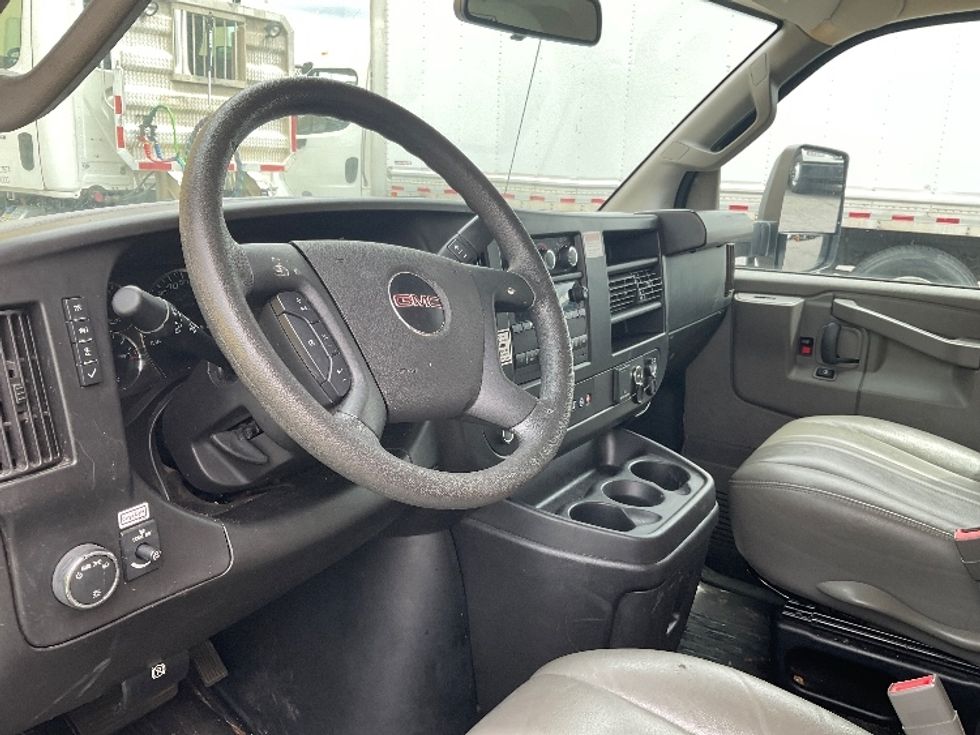 2022 Gmc Savana 3500 Cutaway photo 14