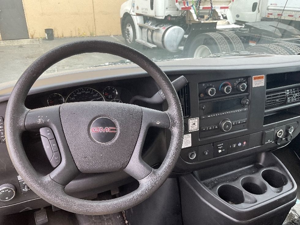 2022 Gmc Savana 3500 Cutaway photo 15
