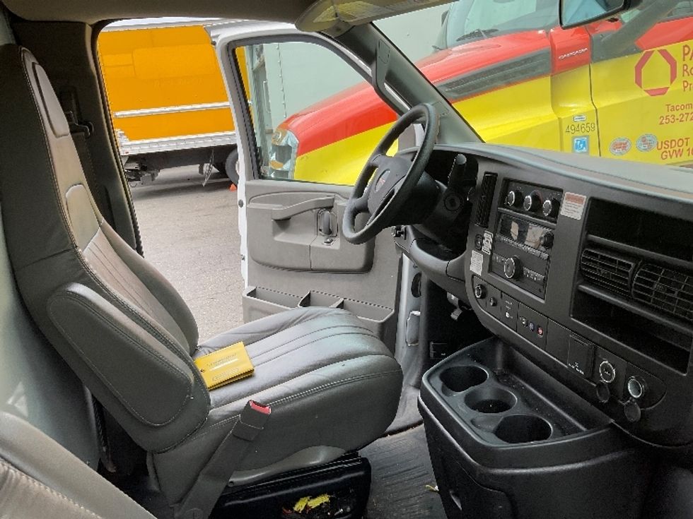 2022 Gmc Savana 3500 Cutaway photo 19