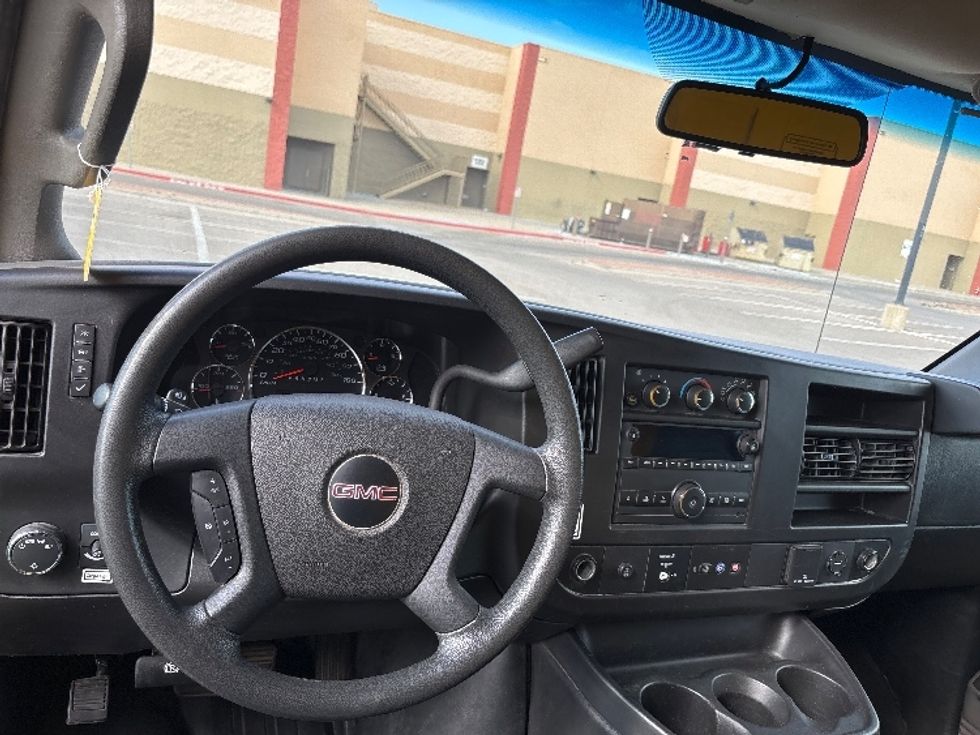 Light Duty Box Truck-Light and Medium Duty Trucks-GMC-2022-Savana G33903-El Paso-TX-57,842\n\t\tmiles-$ 37,250 - Image 17