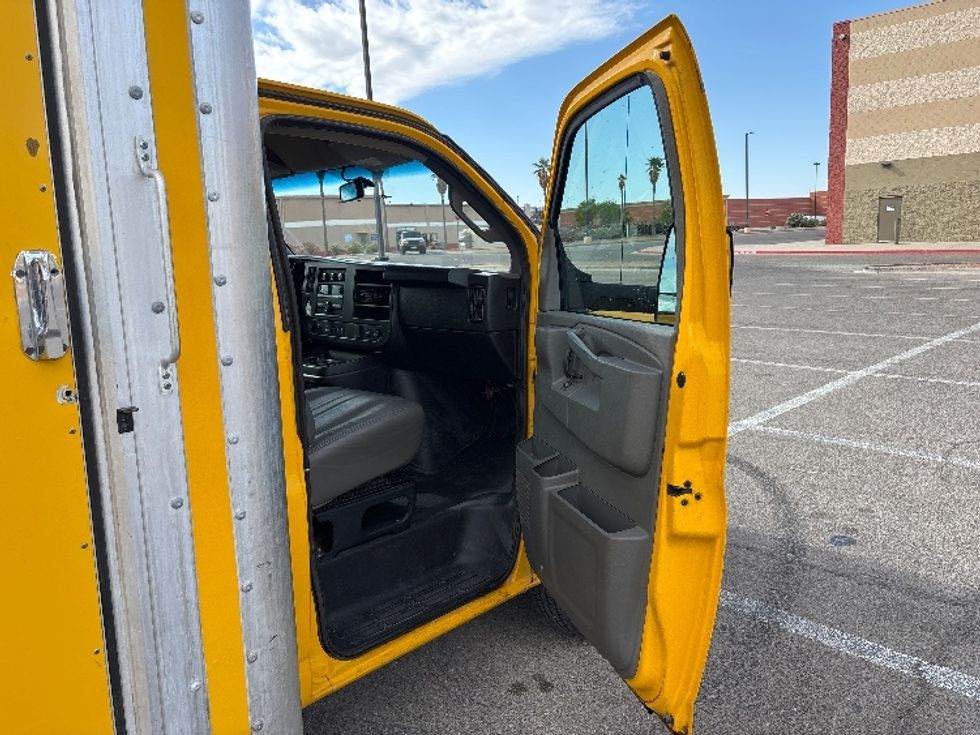 Light Duty Box Truck-Light and Medium Duty Trucks-GMC-2022-Savana G33903-El Paso-TX-57,842\n\t\tmiles-$ 37,250 - Image 19