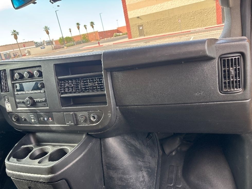 Light Duty Box Truck-Light and Medium Duty Trucks-GMC-2022-Savana G33903-El Paso-TX-57,842\n\t\tmiles-$ 37,250 - Image 20