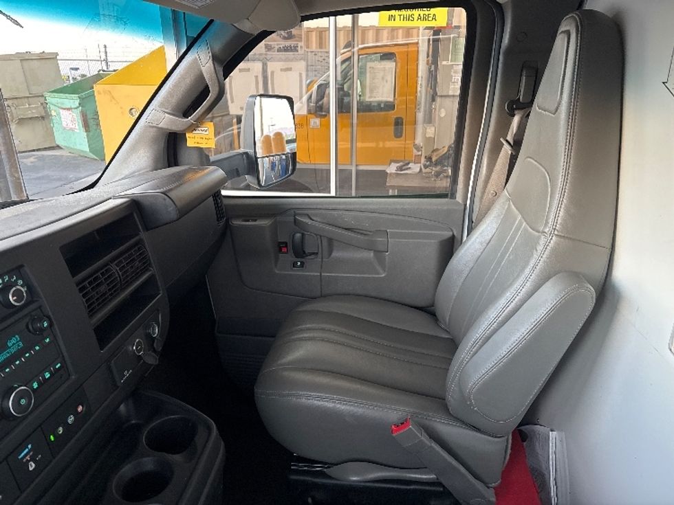 Light Duty Box Truck-Light and Medium Duty Trucks-GMC-2022-Savana G33903-El Paso-TX-91,121\n\t\tmiles-$ 34,250 - Image 17