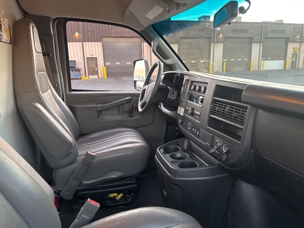 Light Duty Box Truck-Light and Medium Duty Trucks-GMC-2022-Savana G33903-El Paso-TX-91,121\n\t\tmiles-$ 34,250 - Image 20