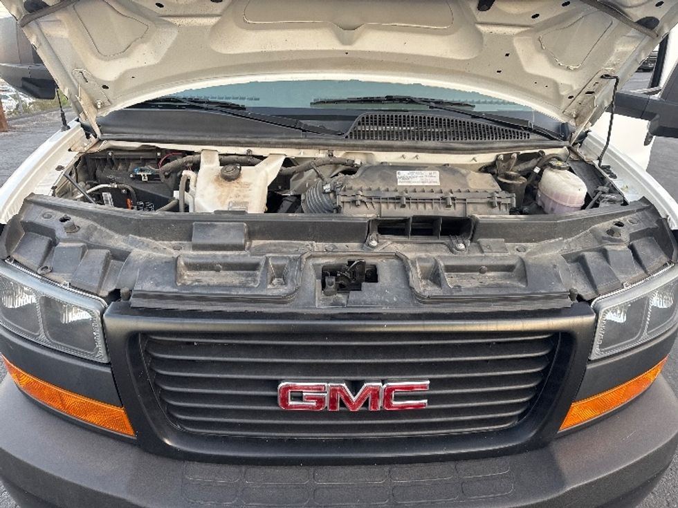 Light Duty Box Truck-Light and Medium Duty Trucks-GMC-2022-Savana G33903-El Paso-TX-91,121\n\t\tmiles-$ 34,250 - Image 21
