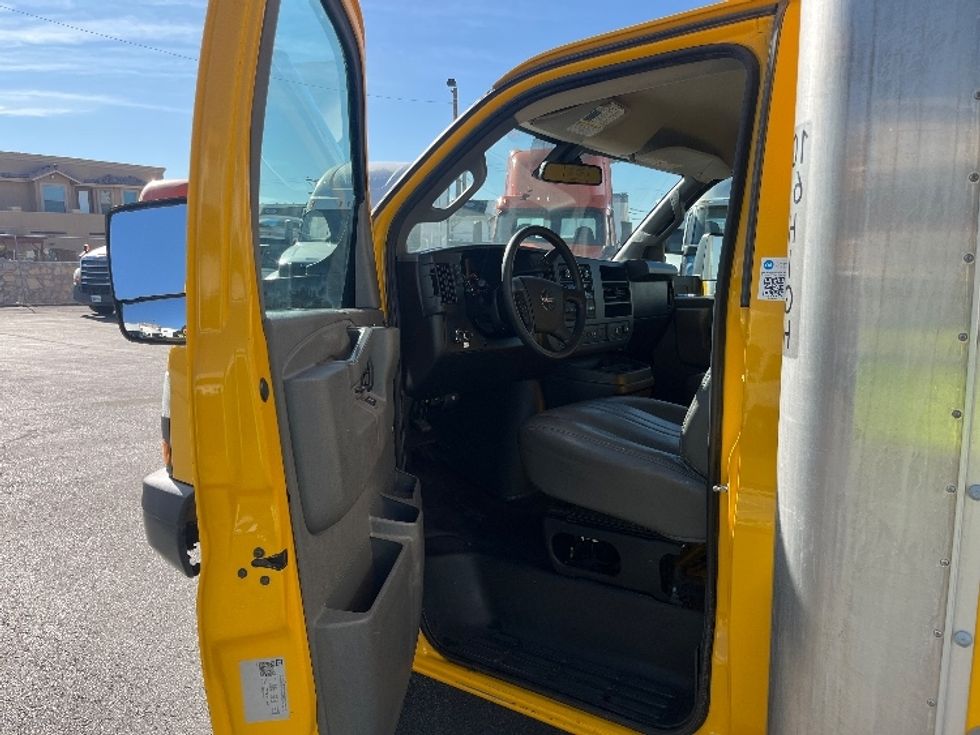 Light Duty Box Truck-Light and Medium Duty Trucks-GMC-2022-Savana G33903-El Paso-TX-94,930\n\t\tmiles-$ 30,500 - Image 16