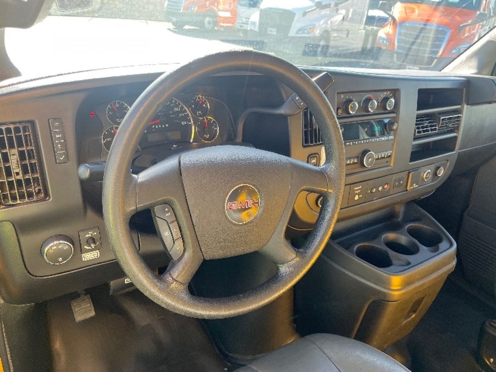 Light Duty Box Truck-Light and Medium Duty Trucks-GMC-2022-Savana G33903-El Paso-TX-94,930\n\t\tmiles-$ 30,500 - Image 17