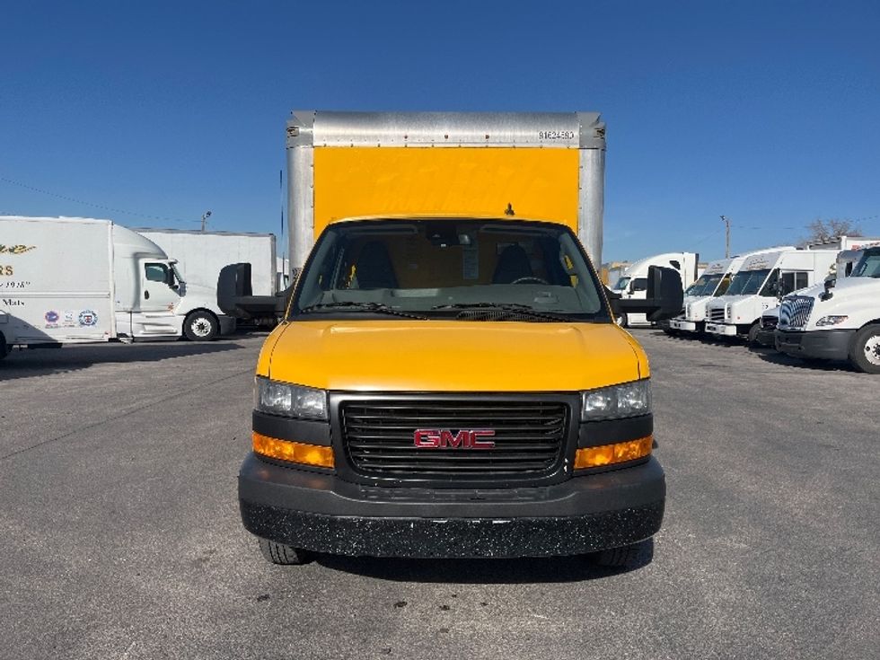 Light Duty Box Truck-Light and Medium Duty Trucks-GMC-2022-Savana G33903-El Paso-TX-94,930\n\t\tmiles-$ 30,500 - Image 2