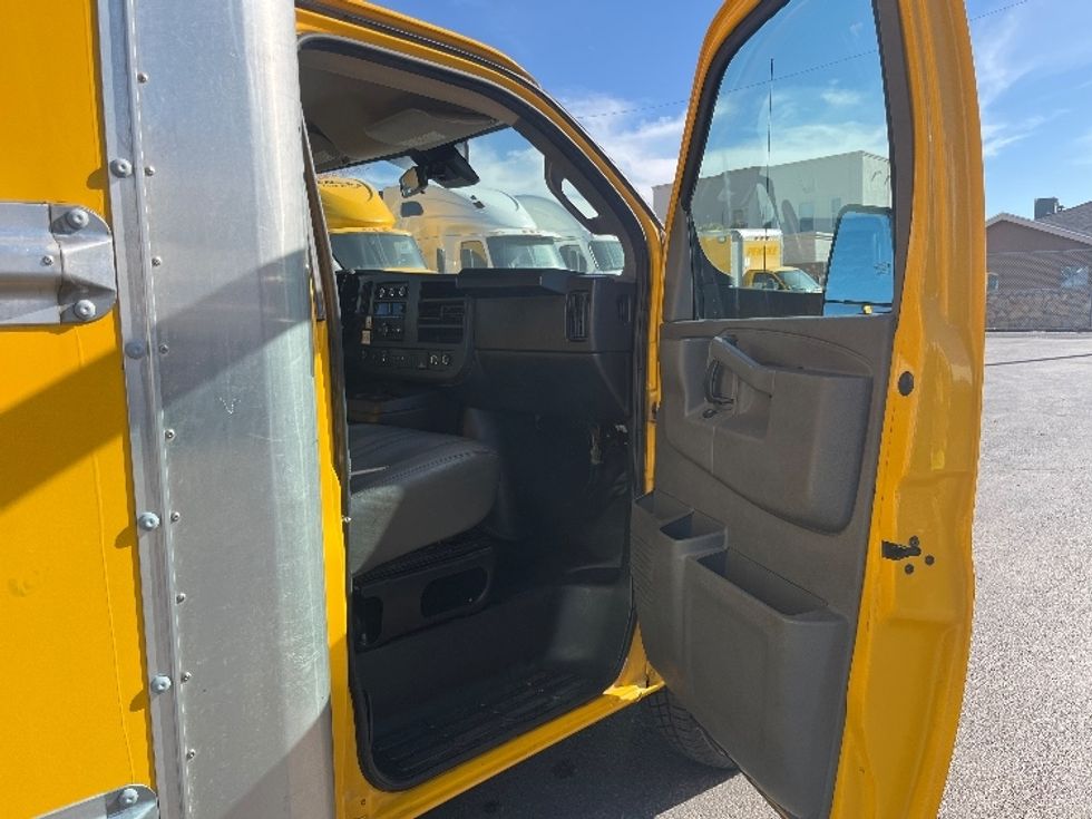 Light Duty Box Truck-Light and Medium Duty Trucks-GMC-2022-Savana G33903-El Paso-TX-94,930\n\t\tmiles-$ 30,500 - Image 20