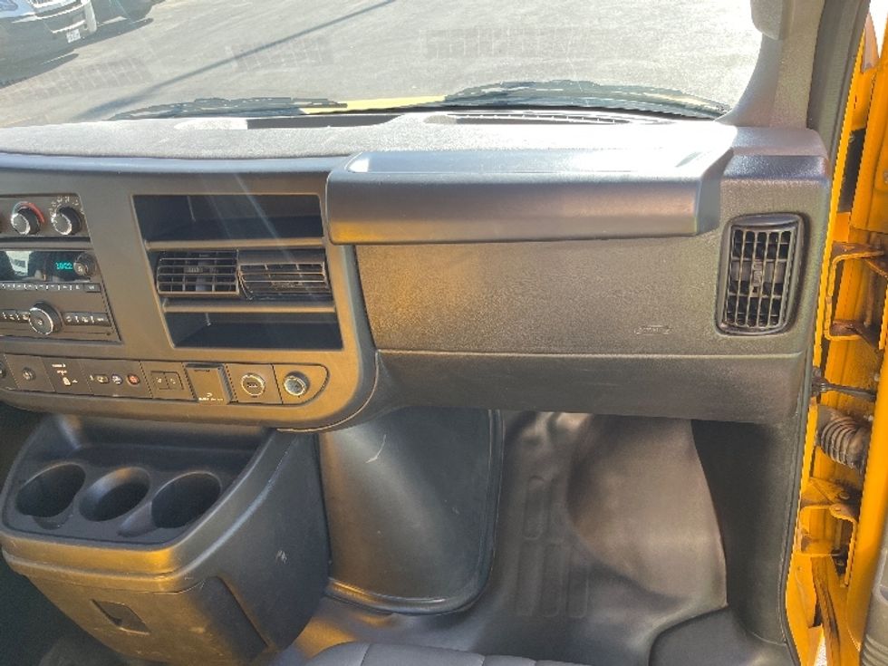 Light Duty Box Truck-Light and Medium Duty Trucks-GMC-2022-Savana G33903-El Paso-TX-94,930\n\t\tmiles-$ 30,500 - Image 21