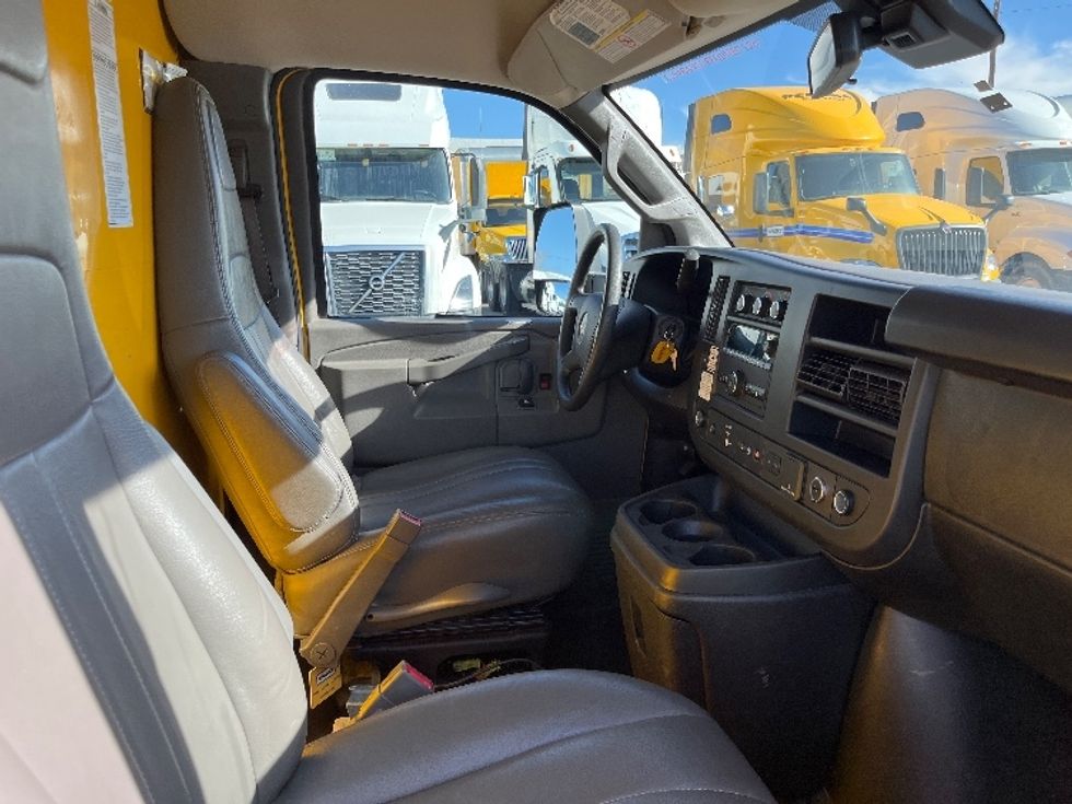 Light Duty Box Truck-Light and Medium Duty Trucks-GMC-2022-Savana G33903-El Paso-TX-94,930\n\t\tmiles-$ 30,500 - Image 22