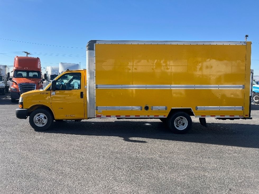 Light Duty Box Truck-Light and Medium Duty Trucks-GMC-2022-Savana G33903-El Paso-TX-94,930\n\t\tmiles-$ 30,500 - Image 4