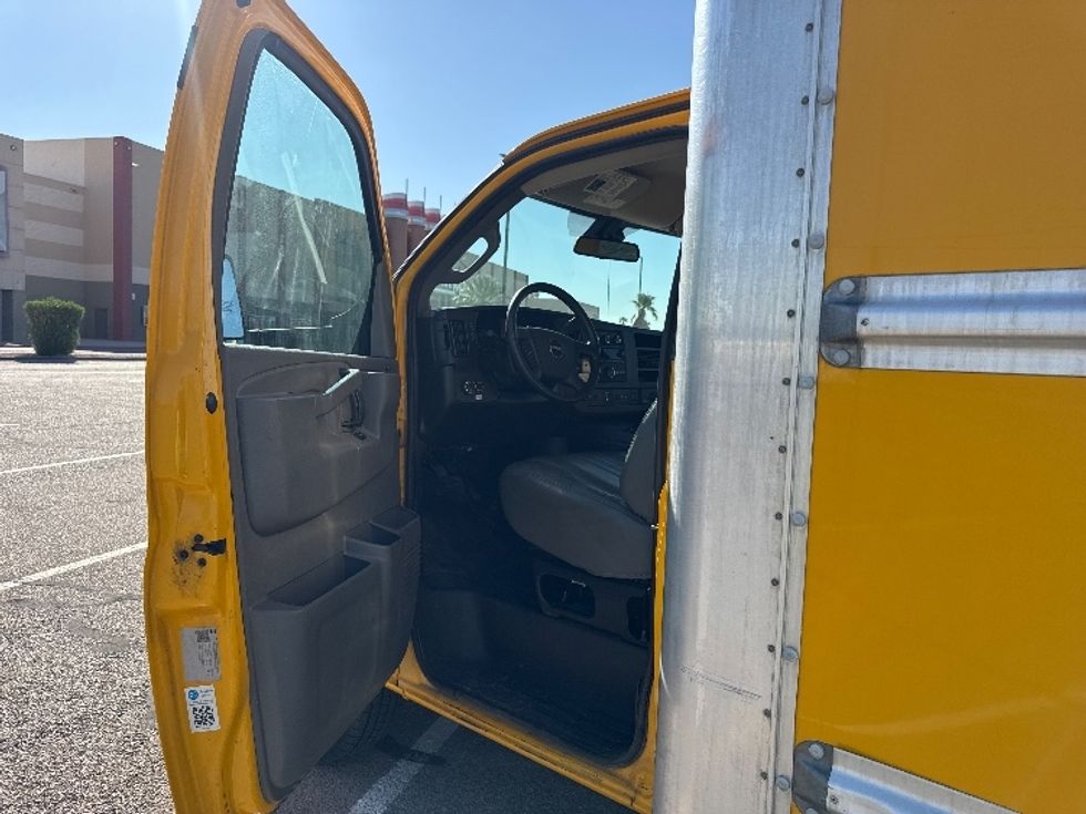 Light Duty Box Truck-Light and Medium Duty Trucks-GMC-2022-Savana G33903-El Paso-TX-95,018\n\t\tmiles-$ 29,500 - Image 14